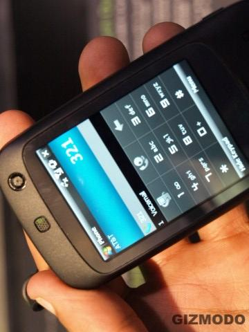 Illustration for article titled Hands On HTC Touch Dual (Nice, but Still WinMo)